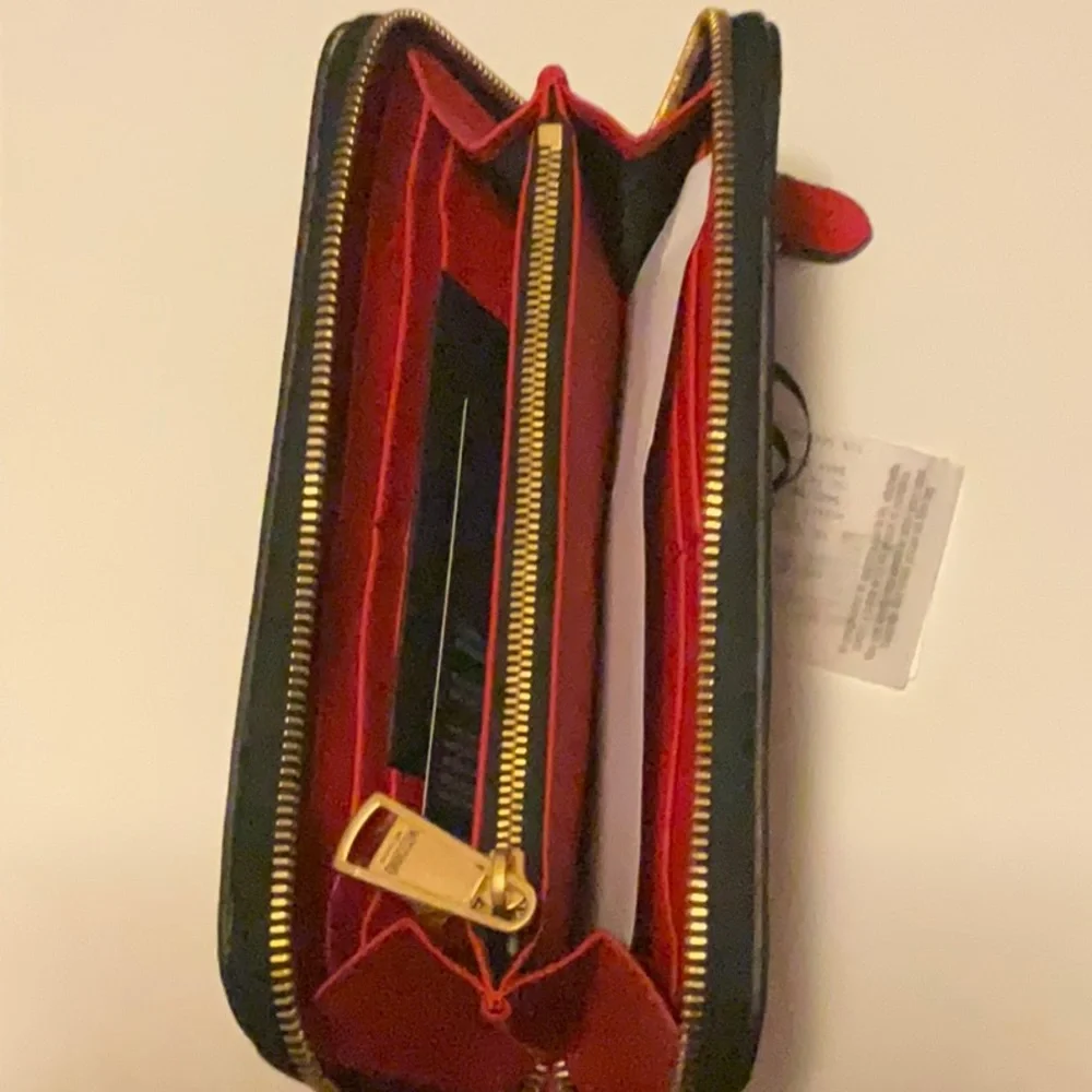 Moschino Logo Pebble Leather Zip-Around Long Wallet - Picture 8 of 9